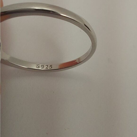 1.4 Carat Emerald Sterling Silver Ring - Picture 7 of 8